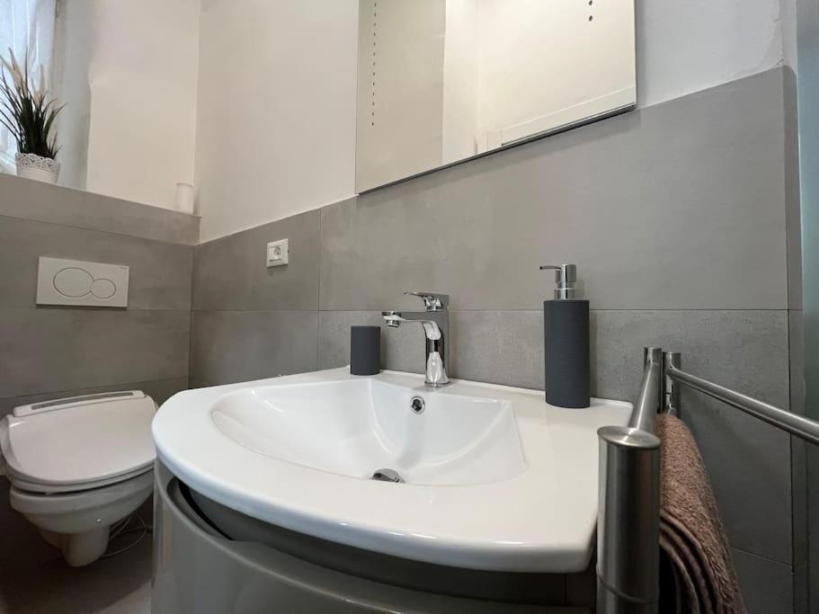 Residence Belvedere Paduina Триест Экстерьер фото